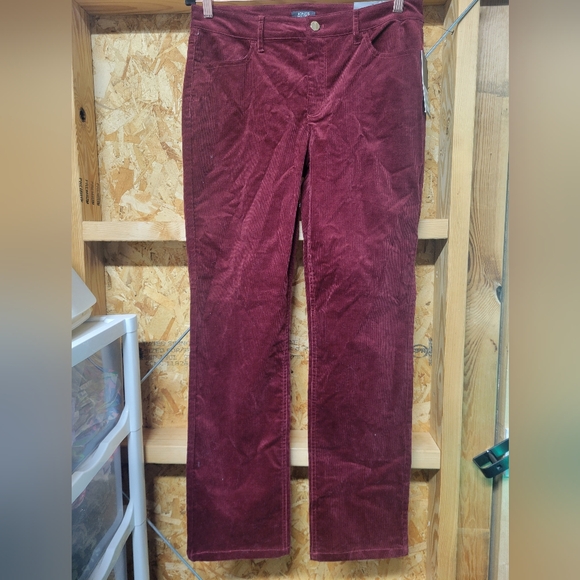 Jones New York NWT Burgundy Corduroy Lexington Straight Leg Pants Size 8/29‎ - Picture 1 of 4